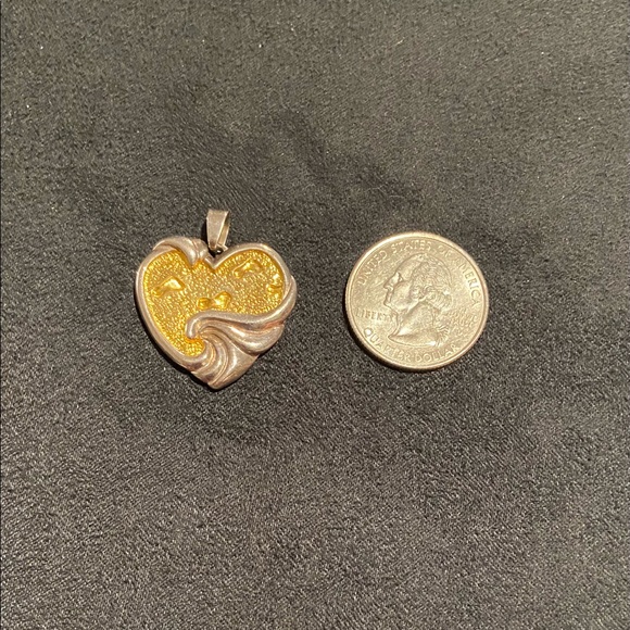 “Footprints in the sand” sterling silver pendant - Picture 3 of 3